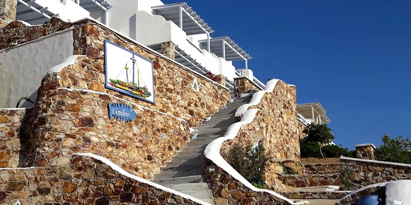 The entrance of Amfitriti studios at Serifos